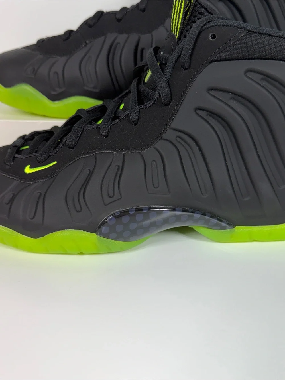 NIKE LITTLE POSITE ONE GS BLACK VOLT FOAMPOSITE KIDS SHOES SIZE 7Y NEON GREEN